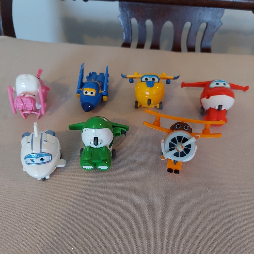 Super Wings mini's set of 7 interacting toys